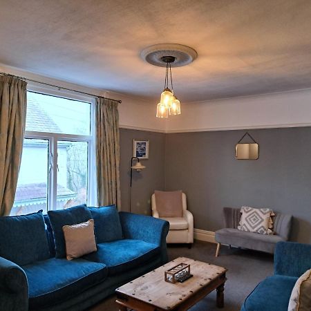 Llandudno Apartment, Quirky Pub With Tropical Beer Garden Extérieur photo