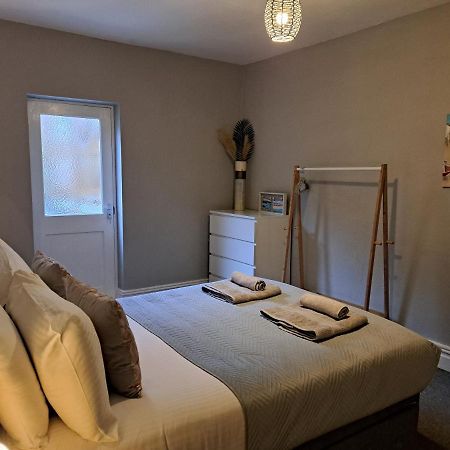 Llandudno Apartment, Quirky Pub With Tropical Beer Garden Extérieur photo