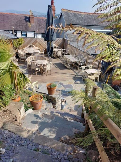 Llandudno Apartment, Quirky Pub With Tropical Beer Garden Extérieur photo