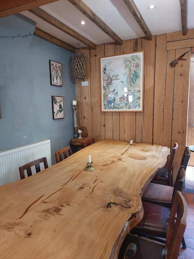 Llandudno Apartment, Quirky Pub With Tropical Beer Garden Extérieur photo