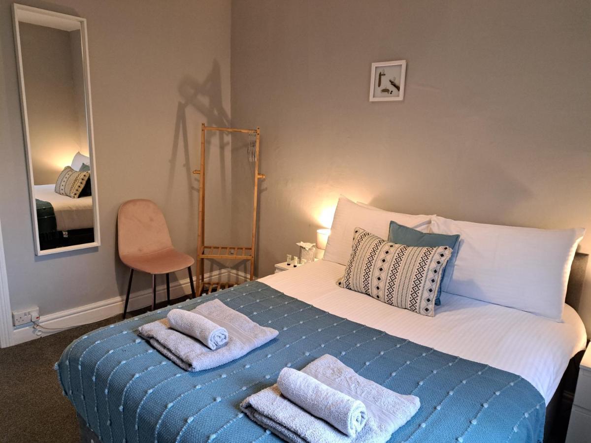 Llandudno Apartment, Quirky Pub With Tropical Beer Garden Extérieur photo