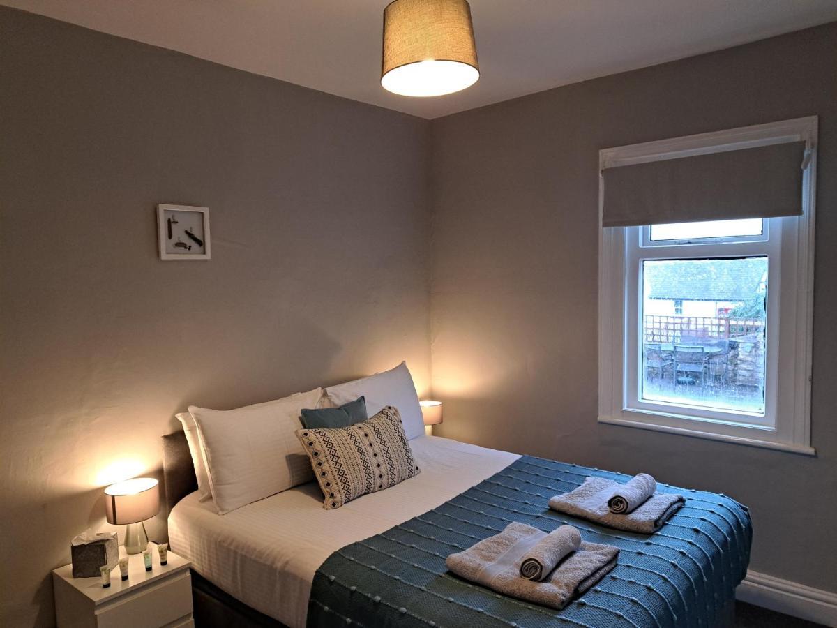 Llandudno Apartment, Quirky Pub With Tropical Beer Garden Extérieur photo