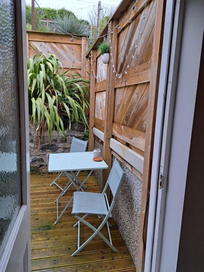 Llandudno Apartment, Quirky Pub With Tropical Beer Garden Extérieur photo