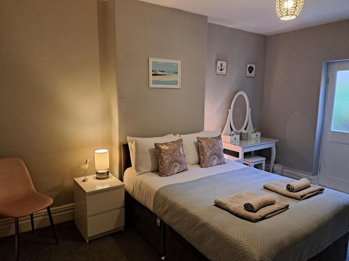 Llandudno Apartment, Quirky Pub With Tropical Beer Garden Extérieur photo